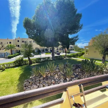 Ela's Terrace アパート